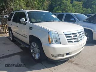✅ 2011 Cadillac Escalade • VIN: 1GYS4AEF8BR252832 • Lot: 43051731. Wystawiony na IAAI z przebiegiem 210 423 mil. Bezpłatny archiwum sprzedaży aukcyjnych z USA i szczegółowy raport historii pojazdu na DreamBid. Zdjęcie 1.