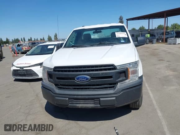 ✅ 2018 Ford F-150 XL • VIN: 1FTMF1CB1JKC01852 • Lot: 42449112. Wystawiony na IAAI z przebiegiem 99 105 mil. Bezpłatny archiwum sprzedaży aukcyjnych z USA i szczegółowy raport historii pojazdu na DreamBid. Zdjęcie 12.