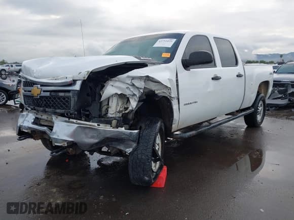 ✅ 2013 Chevrolet Silverado 2500HD Work Truck • VIN: 1GC1KVCG6DF216930 • Лот: 43751035. Опубликован ранее на IAAI с пробегом 325 976 миль. Бесплатный доступ к архиву аукционных продаж из США и подробный отчёт об истории автомобиля на DreamBid. Изображение 2.