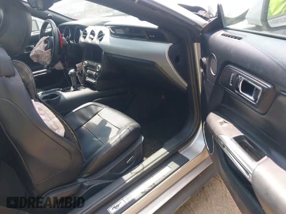 ✅ 2016 Ford Mustang EcoBoost Premium • VIN: 1FATP8UH3G5299901 • Lot: 42676095. Wystawiony na IAAI z przebiegiem 94 872 mil. Bezpłatny archiwum sprzedaży aukcyjnych z USA i szczegółowy raport historii pojazdu na DreamBid. Zdjęcie 5.