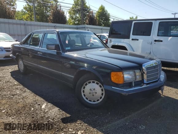 ✅ 1991 Mercedes-Benz 420 SEL • VIN: WDBCA35E1MA599800 • Lot: 66687274. Wystawiony na Copart z przebiegiem 84 817 mil. Bezpłatny archiwum sprzedaży aukcyjnych z USA i szczegółowy raport historii pojazdu na DreamBid. Zdjęcie 4.