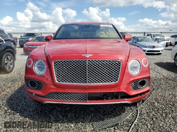✅ 2017 Bentley Bentayga W12 • VIN: SJAAC2ZV1HC014037 • Lot: 73797634. Wystawiony na Copart z przebiegiem Nie podano. Bezpłatny archiwum sprzedaży aukcyjnych z USA i szczegółowy raport historii pojazdu na DreamBid. Zdjęcie 5.