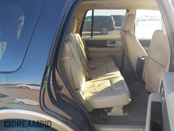 ✅ 2013 Ford Expedition XLT • VIN: 1FMJU1H50DEF63830 • Lot: 43577040. Wystawiony na IAAI z przebiegiem 169 837 mil. Bezpłatny archiwum sprzedaży aukcyjnych z USA i szczegółowy raport historii pojazdu na DreamBid. Zdjęcie 8.