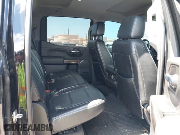 ✅ 2019 Chevrolet Silverado 1500 RST • VIN: 3GCUYEED5KG272481 • Lot: 42610410. Wystawiony na IAAI z przebiegiem 58 700 mil. Bezpłatny archiwum sprzedaży aukcyjnych z USA i szczegółowy raport historii pojazdu na DreamBid. Zdjęcie 8.