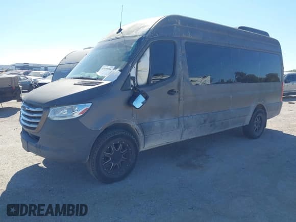 ✅ 2019 Freightliner Sprinter • VIN: WCDPF1CD1KT002037 • Лот: 43459956. Опубликован ранее на IAAI с пробегом 132 330 миль. Бесплатный доступ к архиву аукционных продаж из США и подробный отчёт об истории автомобиля на DreamBid. Изображение 17.