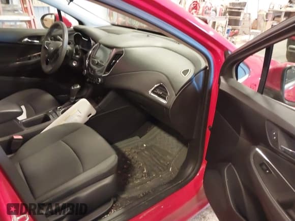 ✅ 2017 Chevrolet Cruze LT • VIN: 3G1BE6SMXHS503884 • Lot: 43527390. Listed on IAAI with 132,268 mi. Free auction sales archive from the USA and detailed vehicle history report at DreamBid. Image 5.