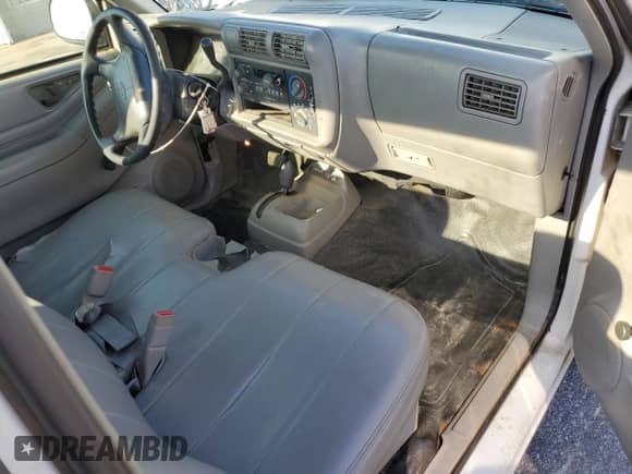 1997 Chevrolet S-10 с VIN 1GCDT14X3VK228916, выставлен на аукционе Copart как лот 72472214 с пробегом 97 171 миль миль и Списание • Salvage title. История ставок и продаж доступна на DreamBid. Изображение 8.