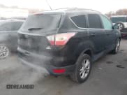✅ 2017 Ford Escape SE • VIN: 1FMCU9GD3HUE56055 • Lot: 43849635. Wystawiony na IAAI z przebiegiem 96 655 mil. Bezpłatny archiwum sprzedaży aukcyjnych z USA i szczegółowy raport historii pojazdu na DreamBid. Zdjęcie 4.