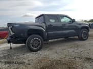 ✅ 2024 Toyota Tacoma SR5 • VIN: 3TMLB5JNXRM072929 • Lot: 71908355. Wystawiony na Copart z przebiegiem 5 305 mil. Bezpłatny archiwum sprzedaży aukcyjnych z USA i szczegółowy raport historii pojazdu na DreamBid. Zdjęcie 3.