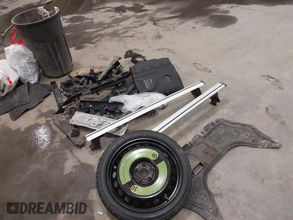 ✅ 2015 Audi A4 Premium • VIN: WAUAFAFL1FN025931 • Lot: 41829909. Wystawiony na IAAI z przebiegiem Nie podano. Bezpłatny archiwum sprzedaży aukcyjnych z USA i szczegółowy raport historii pojazdu na DreamBid. Zdjęcie 11.