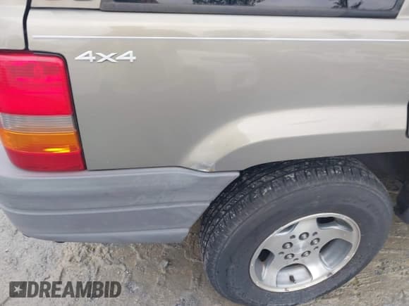 ✅ 1998 Jeep Grand Cherokee Laredo • VIN: 1J4GZ58S2WC249411 • Lot: 43873044. Listed on IAAI with 141,015 mi. Free auction sales archive from the USA and detailed vehicle history report at DreamBid. Image 6.