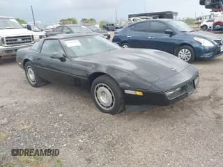 ✅ 1985 Chevrolet Corvette • VIN: 1G1YY0784F5138524 • Lot: 42506446. Wystawiony na IAAI z przebiegiem 262 602 mil. Bezpłatny archiwum sprzedaży aukcyjnych z USA i szczegółowy raport historii pojazdu na DreamBid. Zdjęcie 1.