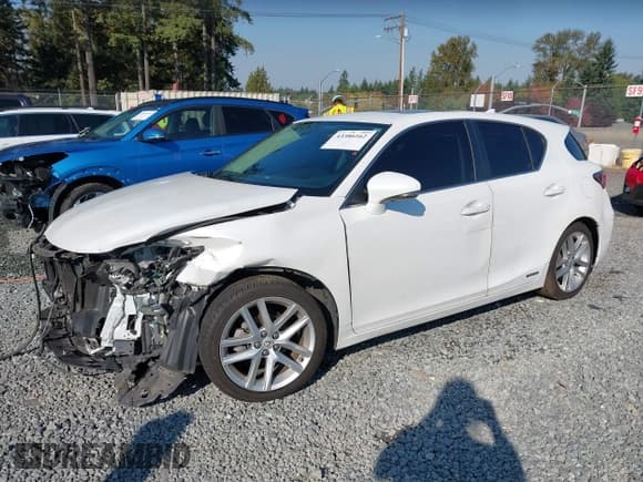 ✅ 2014 Lexus CT 200h • VIN: JTHKD5BH0E2185402 • Lot: 43386162. Wystawiony na IAAI z przebiegiem 110 681 mil. Bezpłatny archiwum sprzedaży aukcyjnych z USA i szczegółowy raport historii pojazdu na DreamBid. Zdjęcie 2.