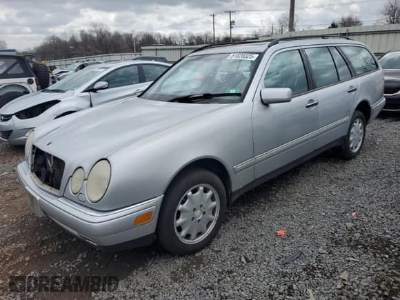 ✅ 1999 Mercedes-Benz E 320 • VIN: WDBJH82F8XX026049 • Lot: 51020325. Listed on Copart with 157,295 mi. Free auction sales archive from the USA and detailed vehicle history report at DreamBid. Image 1.