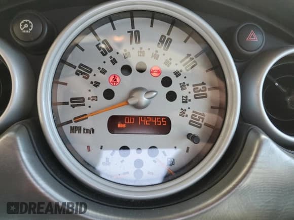 ✅ 2004 MINI Hardtop S • VIN: WMWRE33414TD80513 • Lot: 55528355. Listed on Copart with 142,455 mi. Free auction sales archive from the USA and detailed vehicle history report at DreamBid. Image 9.