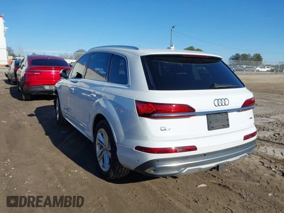 ✅ 2023 Audi Q7 Premium Plus • VIN: WA1LXBF71PD006251 • Lot: 41423717. Wystawiony na IAAI z przebiegiem 19 717 mil. Bezpłatny archiwum sprzedaży aukcyjnych z USA i szczegółowy raport historii pojazdu na DreamBid. Zdjęcie 3.