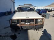 ✅ 1988 Jeep Cherokee • VIN: 1JCMR7813JT058390 • Lot: 89071925. Wystawiony na Copart z przebiegiem 2 331 297 mil. Bezpłatny archiwum sprzedaży aukcyjnych z USA i szczegółowy raport historii pojazdu na DreamBid. Zdjęcie 5.