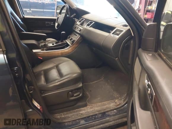 ✅ 2011 Land Rover Range Rover Sport HSE • VIN: SALSF2D43BA705560 • Lot: 43855234. Listed on IAAI with 160,528 mi. Free auction sales archive from the USA and detailed vehicle history report at DreamBid. Image 5.