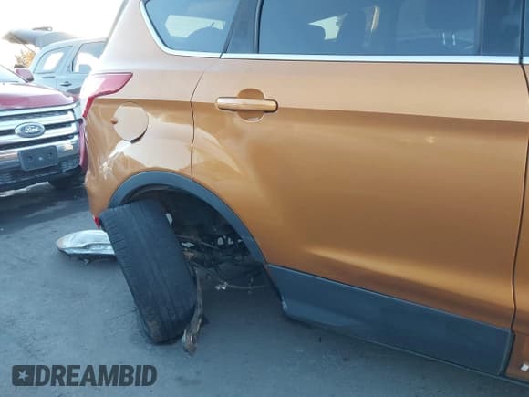 ✅ 2016 Ford Escape SE • VIN: 1FMCU9GX5GUC89240 • Lot: 43723922. Wystawiony na IAAI z przebiegiem 117 832 mil. Bezpłatny archiwum sprzedaży aukcyjnych z USA i szczegółowy raport historii pojazdu na DreamBid. Zdjęcie 18.