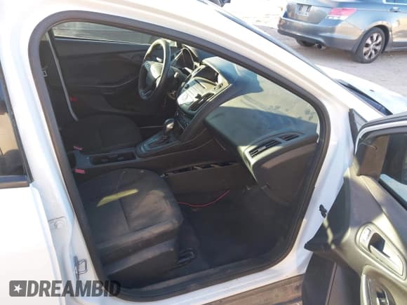 ✅ 2015 Ford Focus S • VIN: 1FADP3E27FL221455 • Lot: 43780004. Wystawiony na IAAI z przebiegiem 165 985 mil. Bezpłatny archiwum sprzedaży aukcyjnych z USA i szczegółowy raport historii pojazdu na DreamBid. Zdjęcie 5.