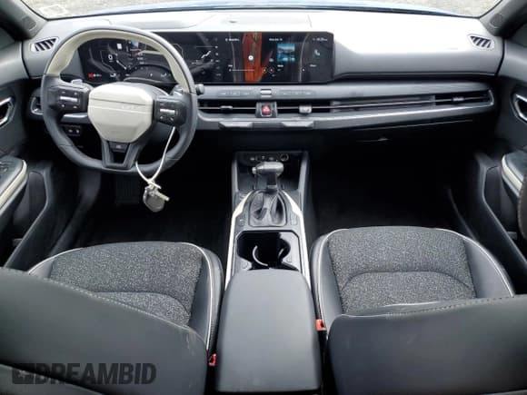 ✅ 2025 Kia K4 GT-Line • VIN: 3KPFW4DE6SE102287 • Lot: 86514295. Wystawiony na Copart z przebiegiem 5 513 mil. Bezpłatny archiwum sprzedaży aukcyjnych z USA i szczegółowy raport historii pojazdu na DreamBid. Zdjęcie 8.