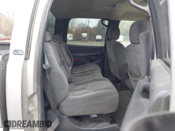 ✅ 2005 Chevrolet Silverado 2500HD Work Truck • VIN: 1GCHK23245F965938 • Lot: 43677906. Wystawiony na IAAI z przebiegiem 238 789 mil. Bezpłatny archiwum sprzedaży aukcyjnych z USA i szczegółowy raport historii pojazdu na DreamBid. Zdjęcie 8.