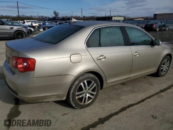 ✅ 2005 Volkswagen Jetta 2.5L • VIN: 3VWDF71K35M602840 • Lot: 43757285. Listed on Copart with Not provided. Free auction sales archive from the USA and detailed vehicle history report at DreamBid. Image 3.