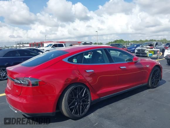 ✅ 2015 Tesla Model S 85 • VIN: 5YJSA1S11FF080601 • Lot: 42355445. Listed on IAAI with 56,391 mi. Free auction sales archive from the USA and detailed vehicle history report at DreamBid. Image 6.