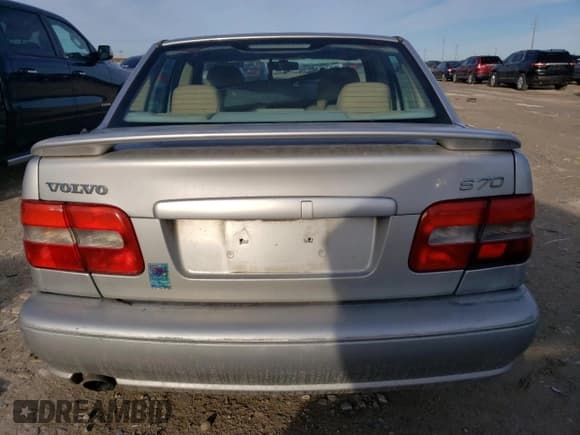 ✅ 1998 Volvo S70 • VIN: YV1LS558XW1551651 • Lot: 46992855. Wystawiony na Copart z przebiegiem 110 709 mil. Bezpłatny archiwum sprzedaży aukcyjnych z USA i szczegółowy raport historii pojazdu na DreamBid. Zdjęcie 6.