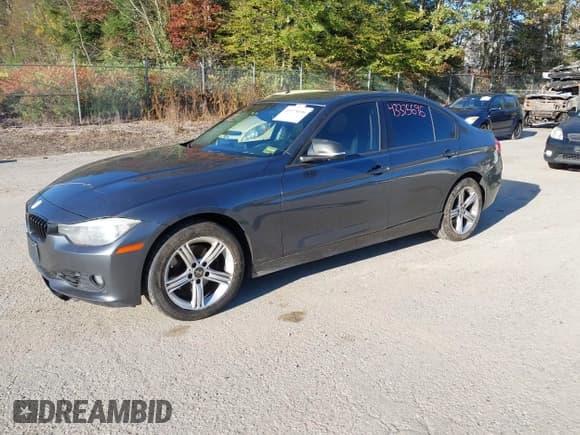 ✅ 2015 BMW 3 Series 328i xDrive • VIN: WBA3B5G59FNS15570 • Lot: 43375696. Wystawiony na IAAI z przebiegiem 92 961 mil. Bezpłatny archiwum sprzedaży aukcyjnych z USA i szczegółowy raport historii pojazdu na DreamBid. Zdjęcie 2.