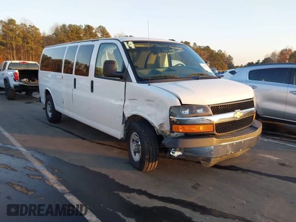 ✅ 2014 Chevrolet Express Passenger LT • VIN: 1GAZG1FG4E1185922 • Lot: 43744687. Wystawiony na IAAI z przebiegiem 135 516 mil. Bezpłatny archiwum sprzedaży aukcyjnych z USA i szczegółowy raport historii pojazdu na DreamBid. Zdjęcie 1.