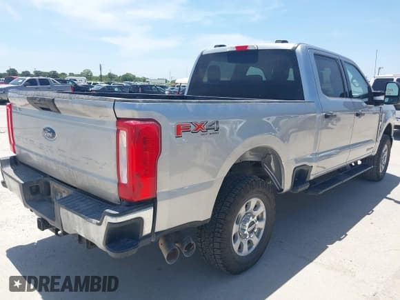 ✅ 2024 Ford F-250 XL • VIN: 1FT7W2BT8REC68438 • Lot: 42860037. Listed on IAAI with 81,882 mi. Free auction sales archive from the USA and detailed vehicle history report at DreamBid. Image 4.