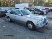 ✅ 1993 Mercedes-Benz E 320 • VIN: WDBEA32E9PB936886 • Lot: 86800894. Wystawiony na Copart z przebiegiem 115 217 mil. Bezpłatny archiwum sprzedaży aukcyjnych z USA i szczegółowy raport historii pojazdu na DreamBid. Zdjęcie 4.