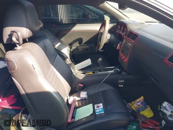 ✅ 2013 Dodge Challenger R/T Classic • VIN: 2C3CDYBT1DH528241 • Lot: 43626755. Wystawiony na IAAI z przebiegiem 91 742 mil. Bezpłatny archiwum sprzedaży aukcyjnych z USA i szczegółowy raport historii pojazdu na DreamBid. Zdjęcie 5.