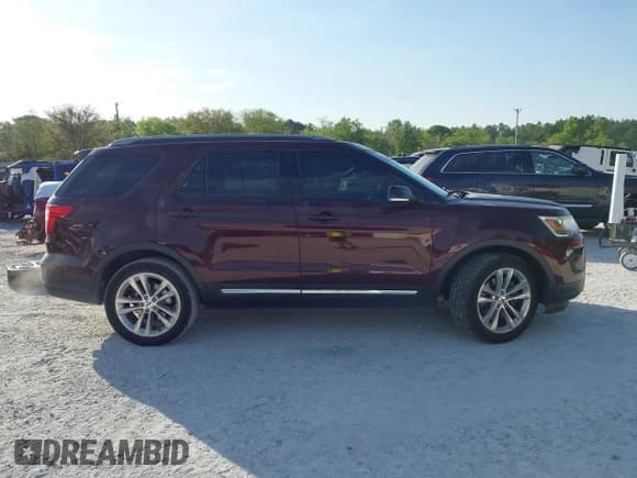✅ 2018 Ford Explorer XLT • VIN: 1FM5K7D82JGC80825 • Lot: 42007604. Wystawiony na IAAI z przebiegiem 85 032 mil. Bezpłatny archiwum sprzedaży aukcyjnych z USA i szczegółowy raport historii pojazdu na DreamBid. Zdjęcie 14.