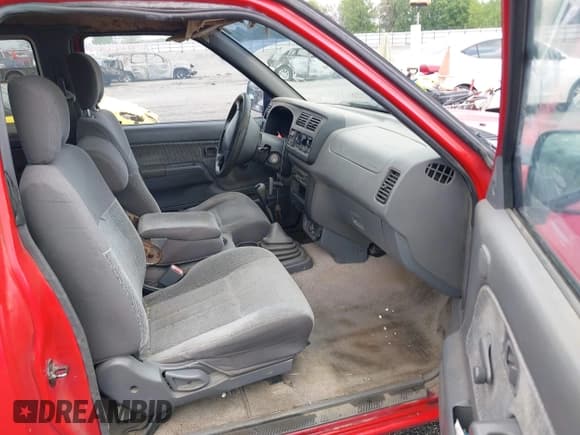 ✅ 2000 Nissan Frontier XE • VIN: 1N6DD26S0YC395959 • Lot: 42055294. Wystawiony na IAAI z przebiegiem 209 982 mil. Bezpłatny archiwum sprzedaży aukcyjnych z USA i szczegółowy raport historii pojazdu na DreamBid. Zdjęcie 5.