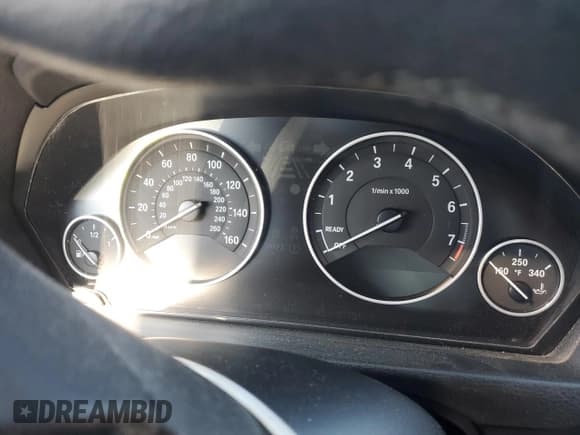 ✅ 2013 BMW 3 Series 328i xDrive • VIN: WBA3B3C52DF535217 • Лот: 85918795. Опубликован ранее на Copart с пробегом Не указан. Бесплатный доступ к архиву аукционных продаж из США и подробный отчёт об истории автомобиля на DreamBid. Изображение 9.