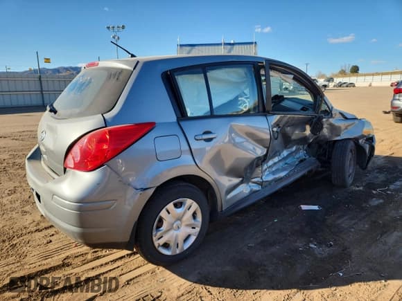 ✅ 2010 Nissan Versa S • VIN: 3N1BC1CP1AL421926 • Lot: 92238065. Wystawiony na Copart z przebiegiem 68 644 mil. Bezpłatny archiwum sprzedaży aukcyjnych z USA i szczegółowy raport historii pojazdu na DreamBid. Zdjęcie 3.