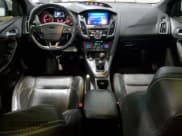 ✅ 2016 Ford Focus ST • VIN: 1FADP3L94GL322664 • Lot: 80706265. Wystawiony na Copart z przebiegiem 75 305 mil. Bezpłatny archiwum sprzedaży aukcyjnych z USA i szczegółowy raport historii pojazdu na DreamBid. Zdjęcie 8.