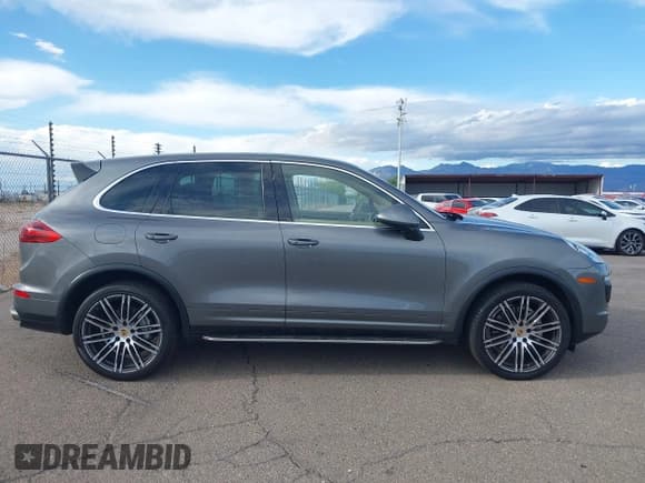 ✅ 2016 Porsche Cayenne S • VIN: WP1AB2A22GLA93637 • Лот: 43324749. Опубликован ранее на IAAI с пробегом 71 396 миль. Бесплатный доступ к архиву аукционных продаж из США и подробный отчёт об истории автомобиля на DreamBid. Изображение 13.