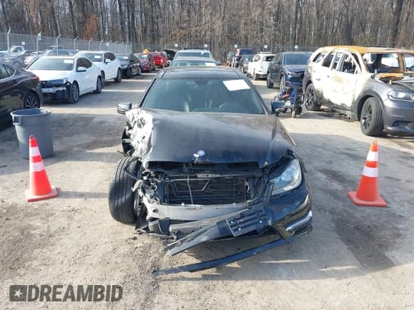 ✅ 2013 Mercedes-Benz C 250 • VIN: WDDGJ4HB2DG074824 • Lot: 41095296. Wystawiony na IAAI z przebiegiem 178 561 mil. Bezpłatny archiwum sprzedaży aukcyjnych z USA i szczegółowy raport historii pojazdu na DreamBid. Zdjęcie 12.