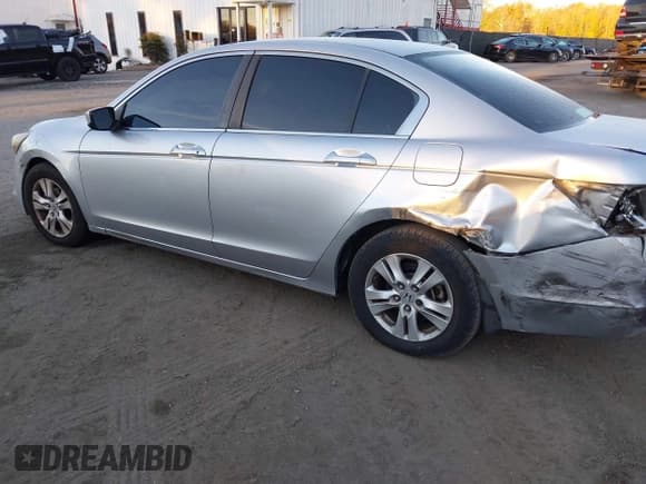 ✅ 2008 Honda Accord LX-P • VIN: 1HGCP26428A027271 • Lot: 43617574. Listed on IAAI with 140,501 mi. Free auction sales archive from the USA and detailed vehicle history report at DreamBid. Image 6.