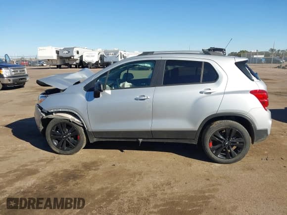 ✅ 2020 Chevrolet Trax LT • VIN: 3GNCJPSB2LL324678 • Lot: 43485640. Wystawiony na IAAI z przebiegiem Nie podano. Bezpłatny archiwum sprzedaży aukcyjnych z USA i szczegółowy raport historii pojazdu na DreamBid. Zdjęcie 15.