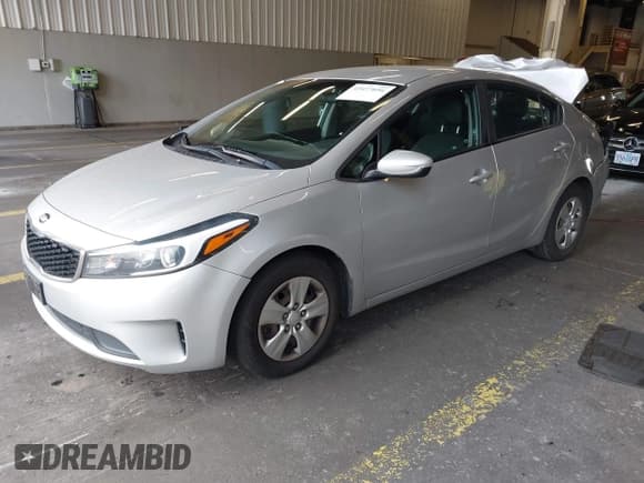 ✅ 2018 Kia Forte LX • VIN: 3KPFL4A75JE201177 • Лот: 43477056. Опубликован ранее на IAAI с пробегом 110 165 миль. Бесплатный доступ к архиву аукционных продаж из США и подробный отчёт об истории автомобиля на DreamBid. Изображение 17.