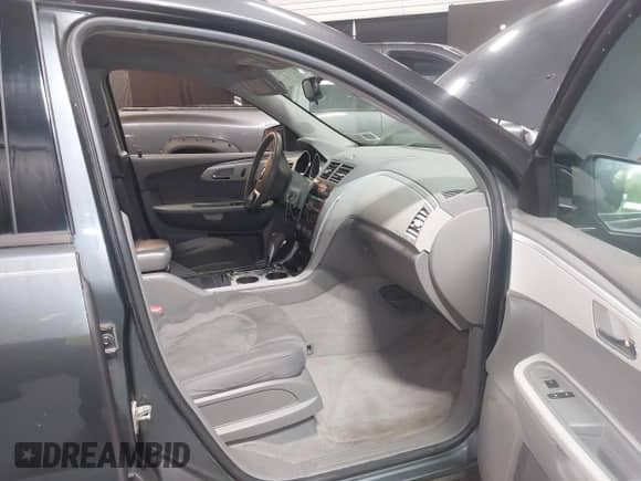 2009 Chevrolet Traverse LS z VIN 1GNER13D29S116308, wystawiony jako IAAI lot #42288226 z przebiegiem 170 391 mil mil oraz . Historia ofert i sprzedaży dostępna na DreamBid. Obrazek 5.