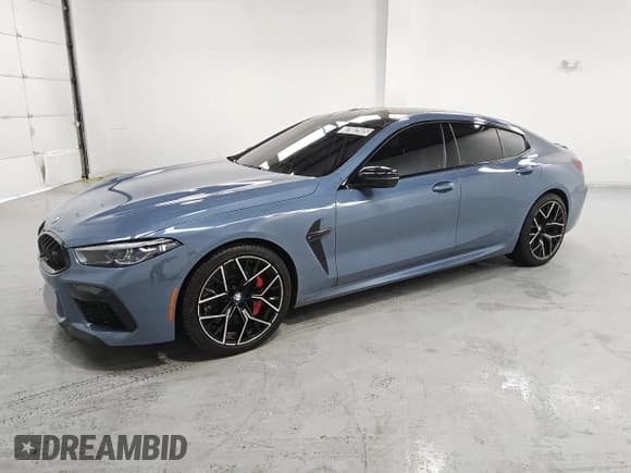 ✅ 2022 BMW M8 Competition • VIN: WBSGV0C09NCH48923 • Lot: 57902905. Wystawiony na Copart z przebiegiem 28 881 mil. Bezpłatny archiwum sprzedaży aukcyjnych z USA i szczegółowy raport historii pojazdu na DreamBid. Zdjęcie 1.