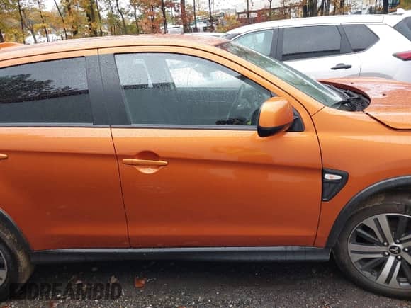 2024 Mitsubishi Outlander S z VIN JA4ARUAU2RU009494, wystawiony jako IAAI lot #43594729 z przebiegiem 37 503 mil mil oraz . Historia ofert i sprzedaży dostępna na DreamBid. Obrazek 13.