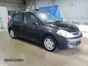 ✅ 2010 Nissan Versa S • VIN: 3N1BC1CP5AL445775 • Лот: 56074855. Опубликован ранее на Copart с пробегом 79 519 миль. Бесплатный доступ к архиву аукционных продаж из США и подробный отчёт об истории автомобиля на DreamBid. Изображение 4.