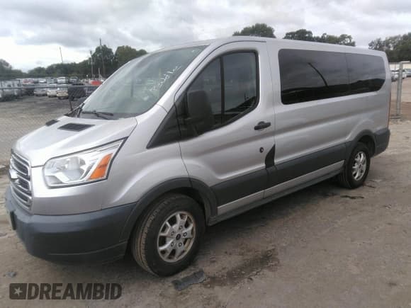 ✅ 2015 Ford Transit XL • VIN: 1FMZK1YM2FKA95295 • Lot: 43346734. Wystawiony na IAAI z przebiegiem 207 411 mil. Bezpłatny archiwum sprzedaży aukcyjnych z USA i szczegółowy raport historii pojazdu na DreamBid. Zdjęcie 17.