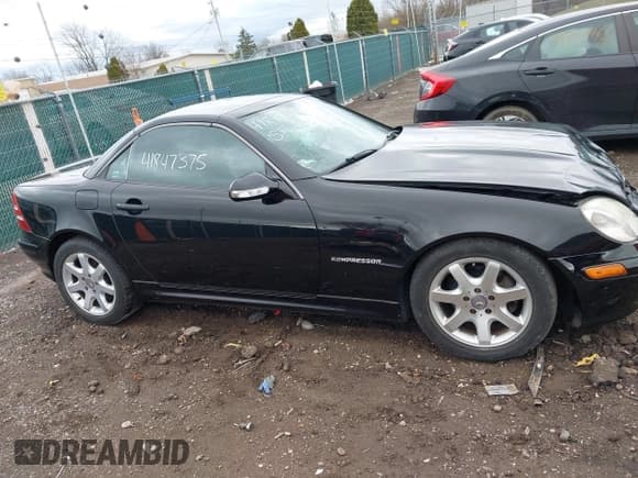 ✅ 2002 Mercedes-Benz SLK 230 Kompressor • VIN: WDBKK49F62F265232 • Lot: 41847375. Wystawiony na IAAI z przebiegiem 97 725 mil. Bezpłatny archiwum sprzedaży aukcyjnych z USA i szczegółowy raport historii pojazdu na DreamBid. Zdjęcie 13.